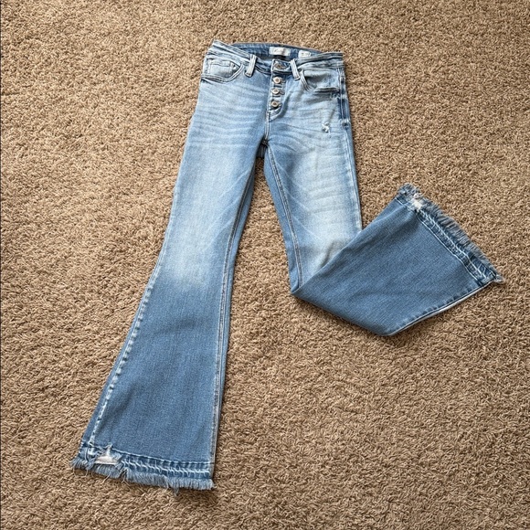 KanCan Flare Jeans button-fly with Distressed Hem - Picture 4 of 7